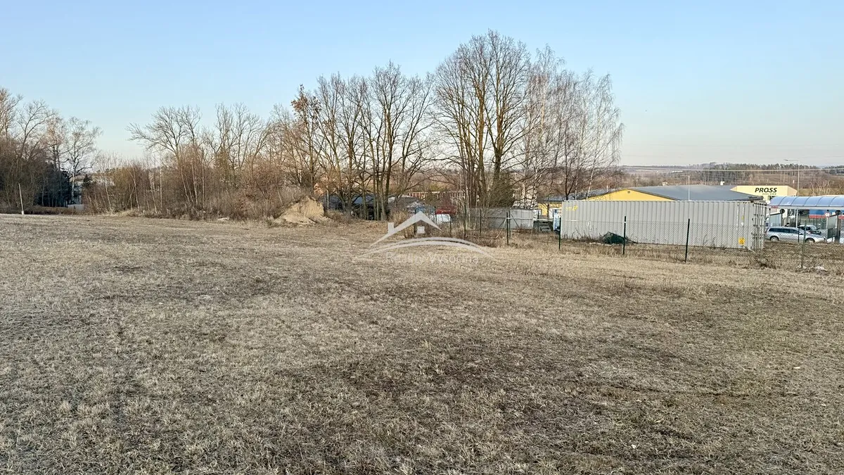 Pronájem komerčního pozemku 1000 m²