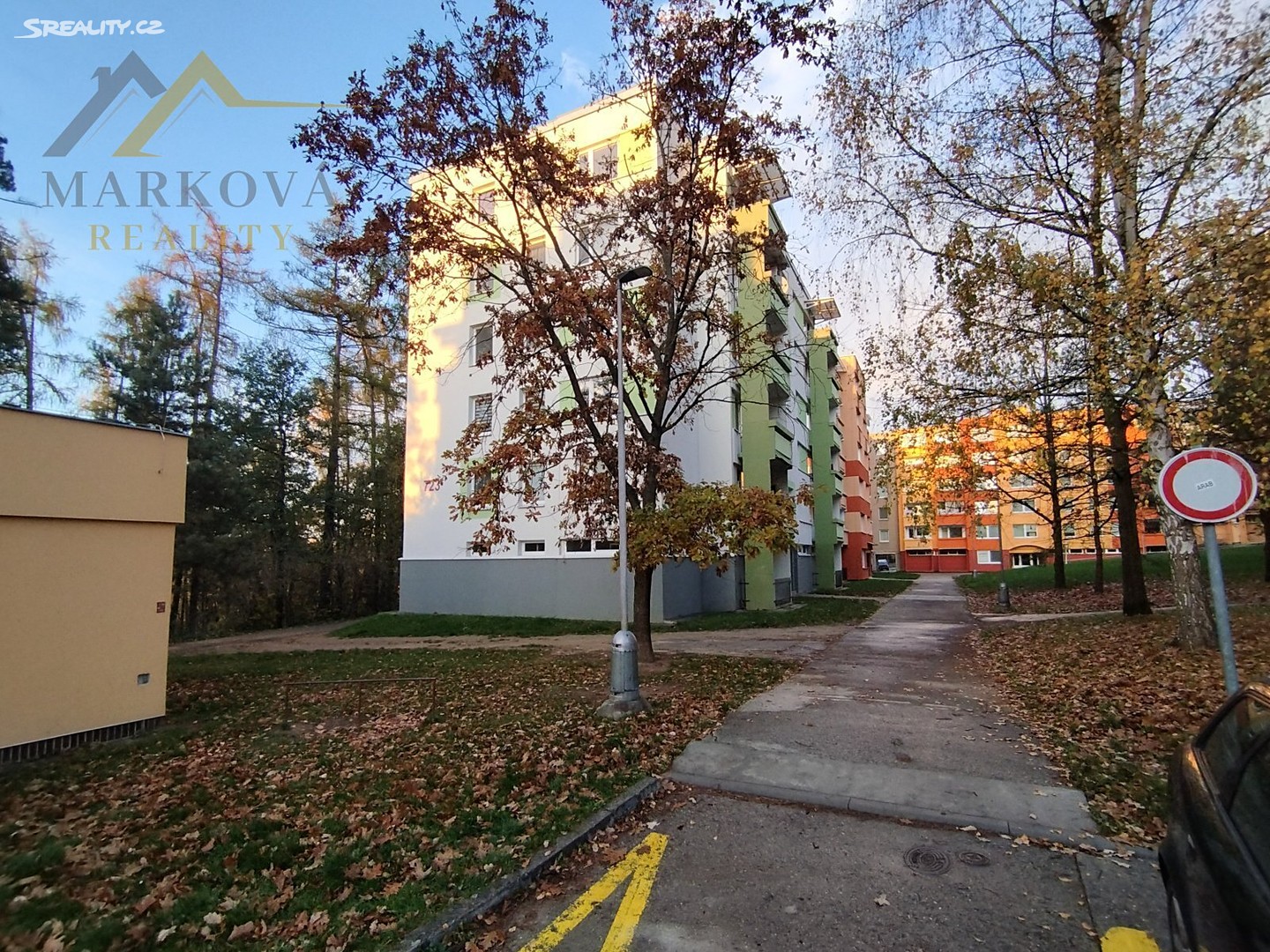 Pronájem bytu 2+kk 46 m² – pohled 2