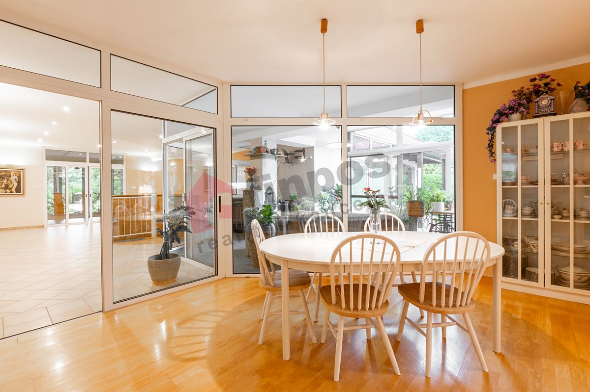 Prodej vily 386 m², pozemek 3822 m² – fotografie 5