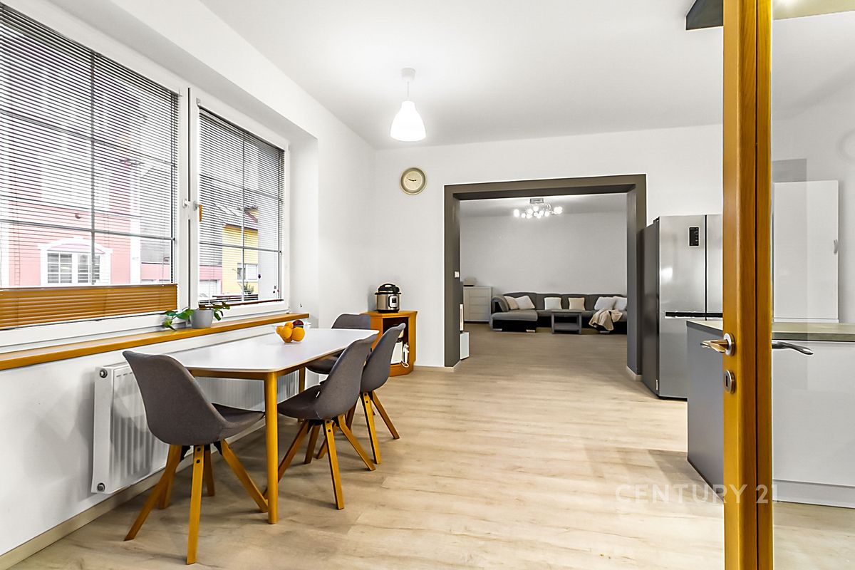 Prodej rodinného domu 410 m², pozemek 967 m² – fotografie 3
