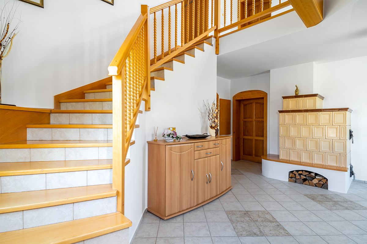 Prodej rodinného domu 237 m², pozemek 1323 m² – fotografie 3