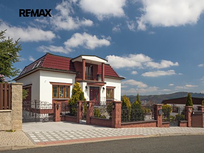 Prodej  rodinného domu 435 m², pozemek 927 m²