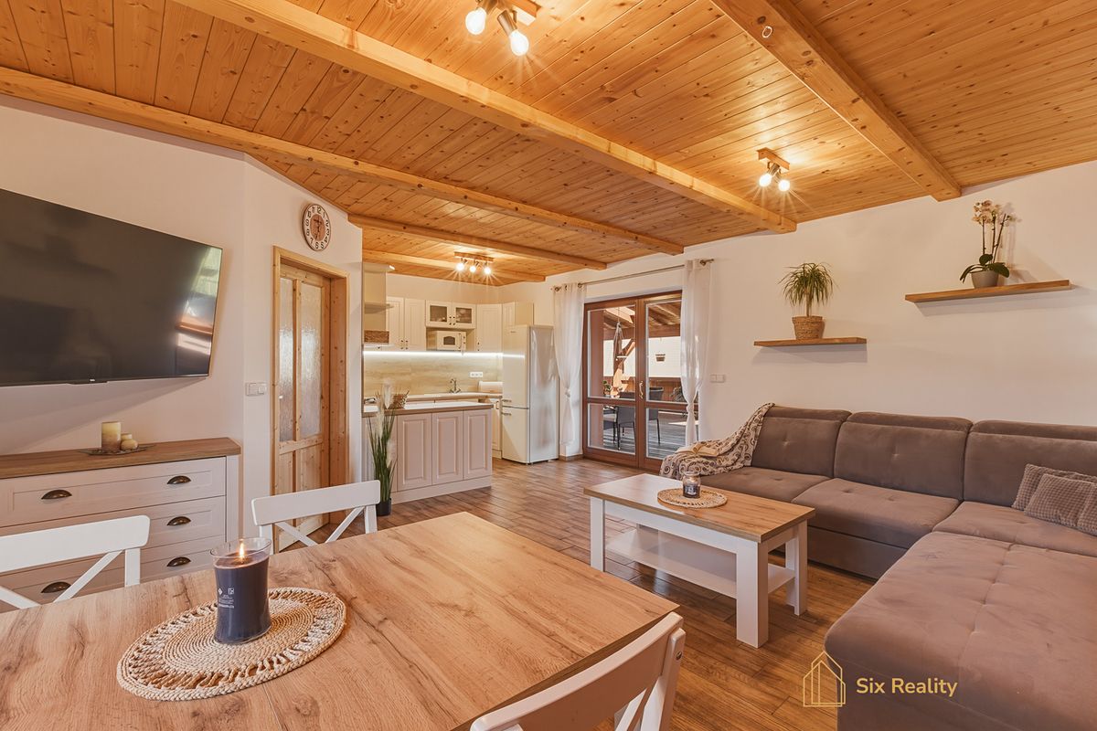 Prodej rodinného domu 261 m², pozemek 800 m² – fotografie 2