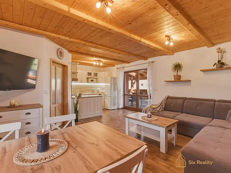 Prodej rodinného domu 261 m², pozemek 800 m², Zavidov – náhled fotky 2