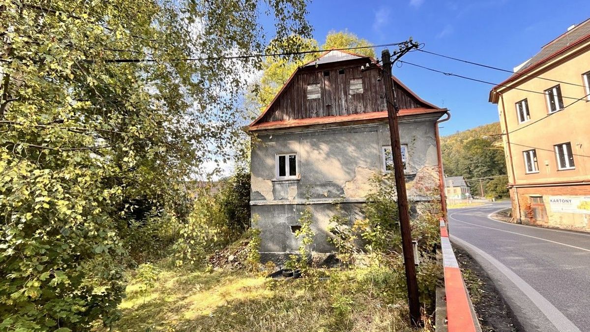 Prodej rodinného domu 200 m², pozemek 326 m² – fotografie 2