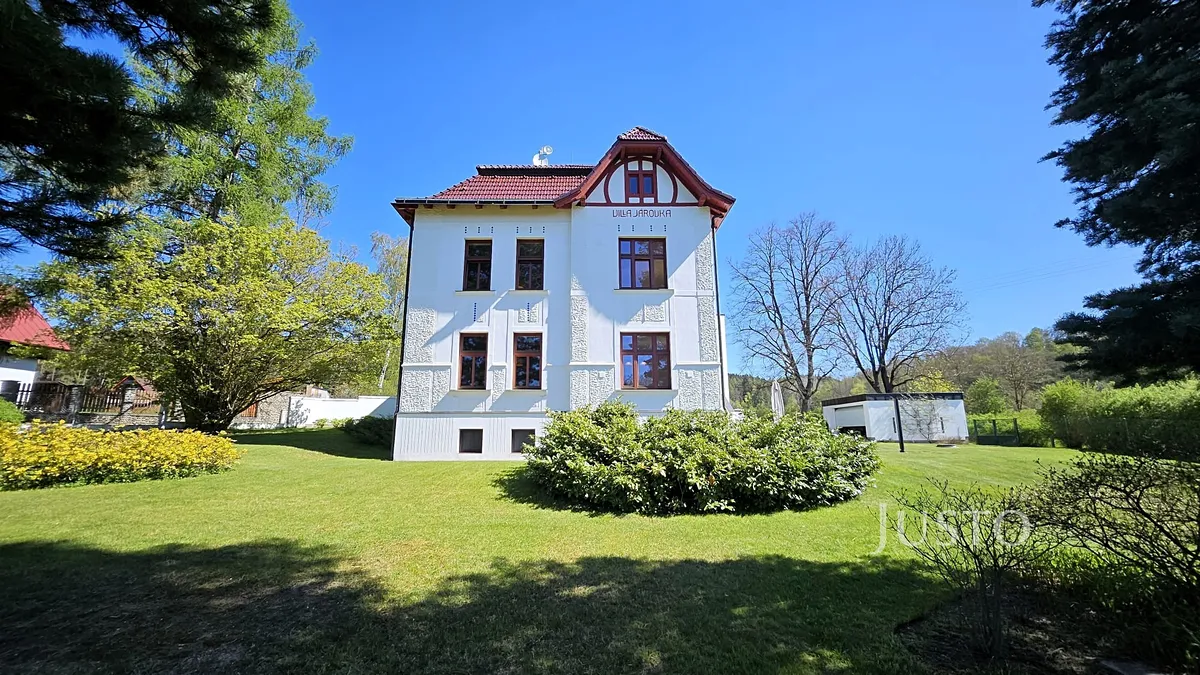 Prodej rodinného domu 257 m², pozemek 1742 m²