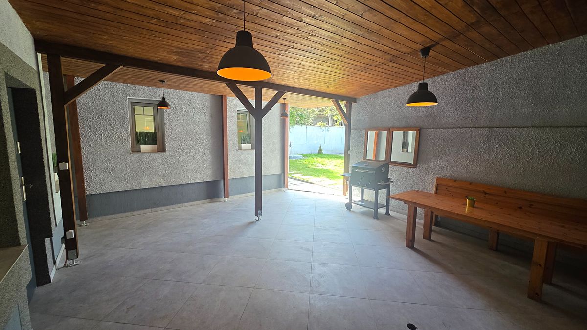 Prodej rodinného domu 222 m², pozemek 298 m² – fotografie 3