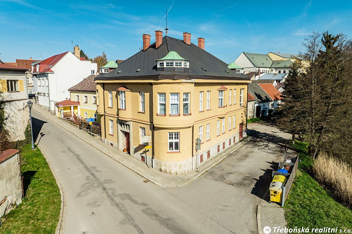 Prodej rodinného domu 980 m², pozemek 287 m²