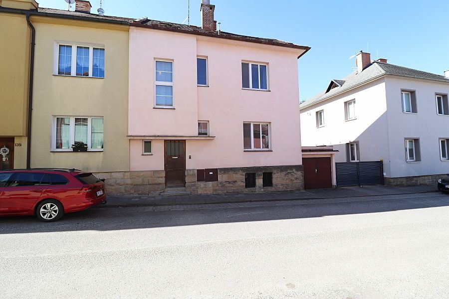 Prodej rodinného domu 220 m², pozemek 239 m² – fotografie 2