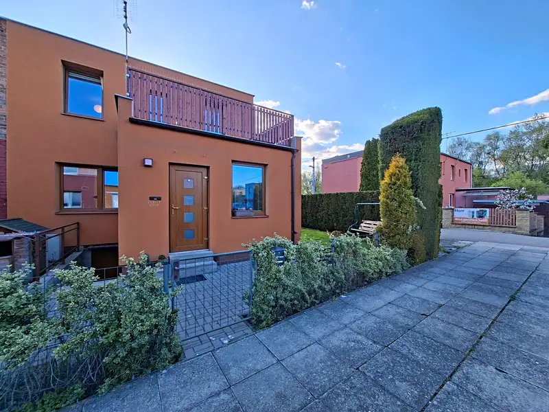 Prodej rodinného domu 86 m², pozemek 140 m², Otrokovice – náhled fotky 1