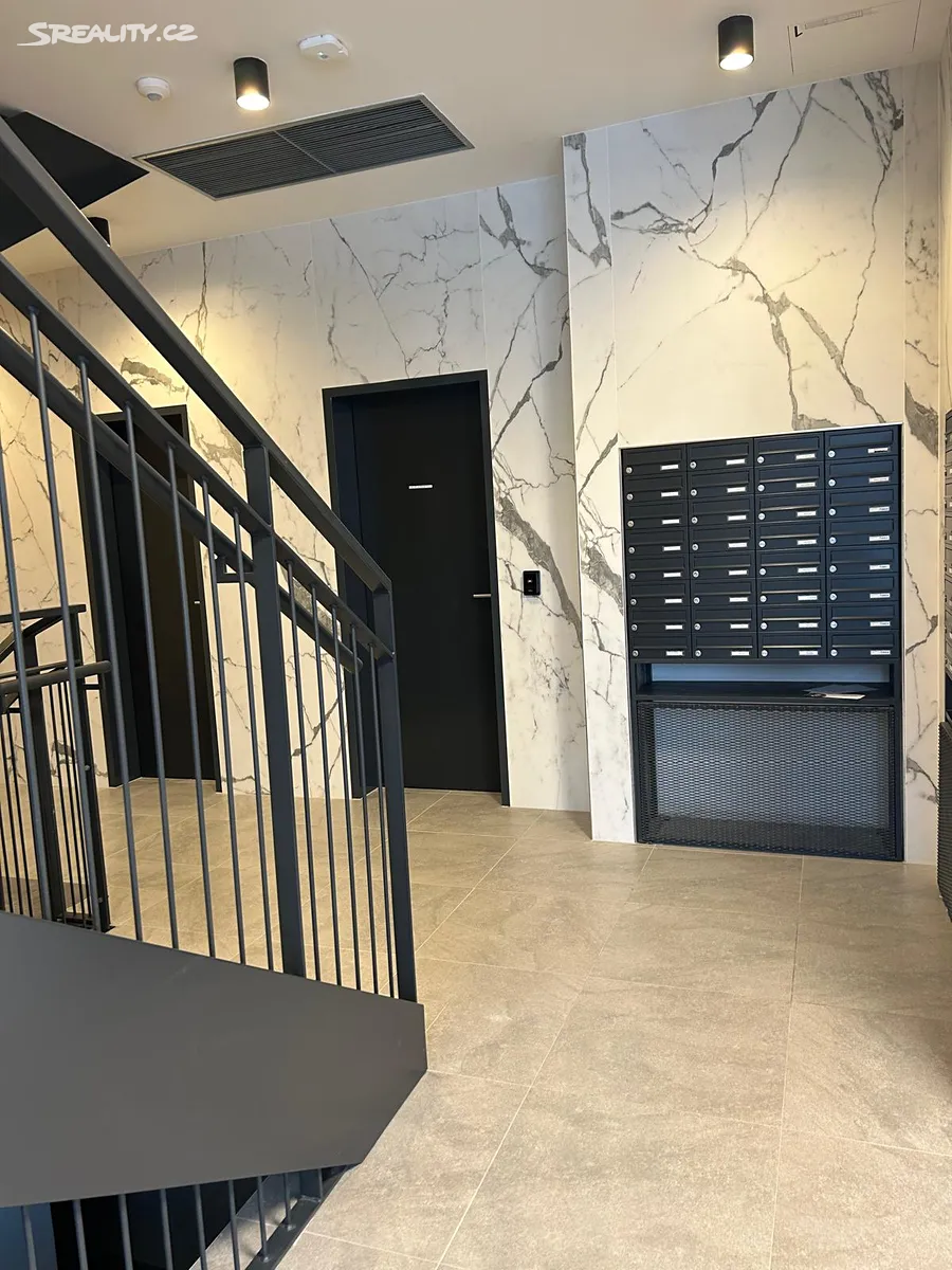 Pronájem bytu 2+kk 55 m² – pohled 2