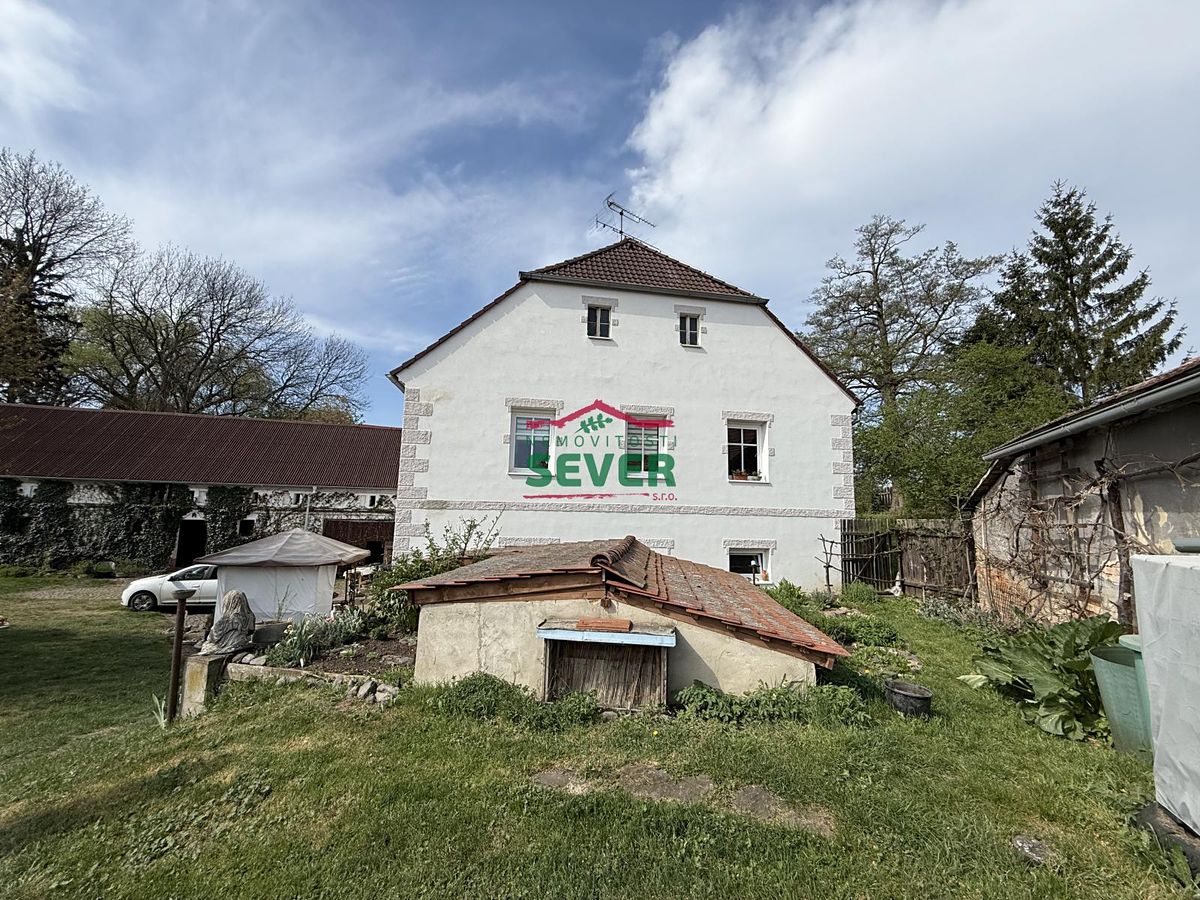Prodej rodinného domu 220 m², pozemek 3229 m² – fotografie 2