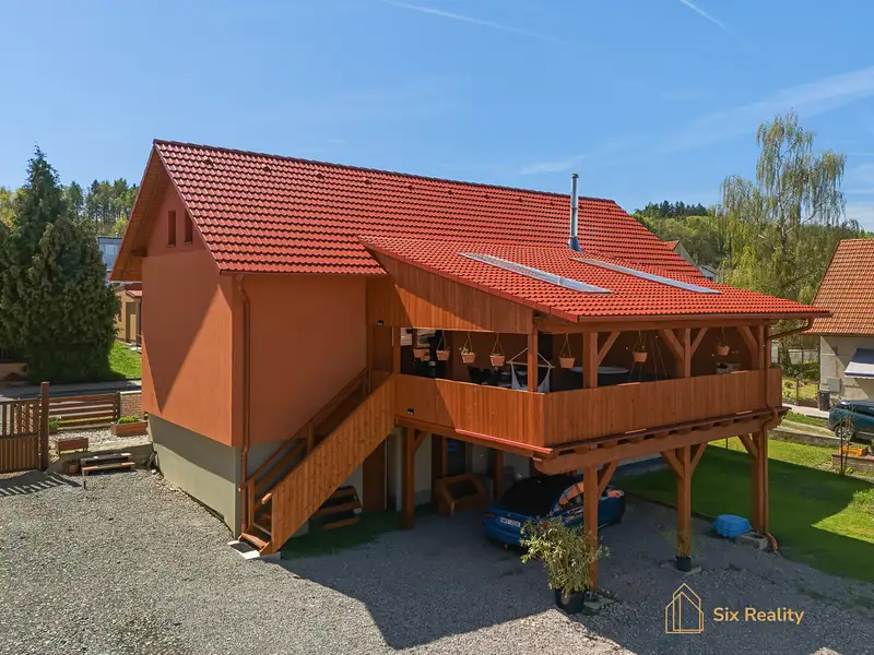Prodej rodinného domu 261 m², pozemek 800 m², Zavidov – náhled fotky 1