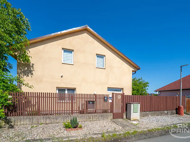 Prodej rodinného domu 240 m², pozemek 1032 m², Tišice – náhled fotky 1