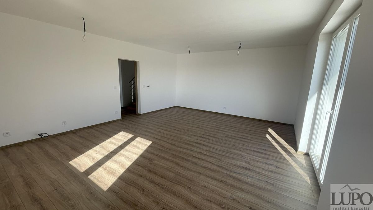 Prodej rodinného domu 128 m², pozemek 400 m² – fotografie 3