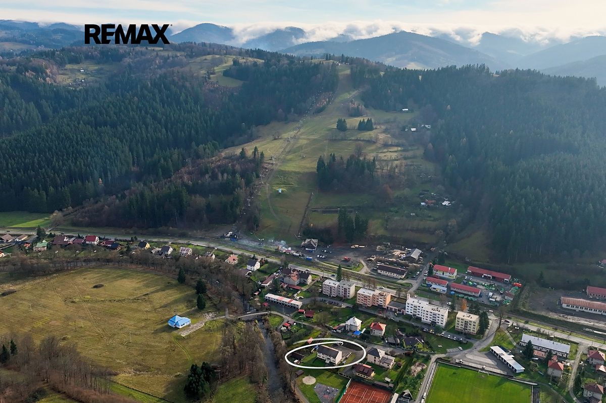 Prodej rodinného domu 366 m², pozemek 2052 m² – fotografie 3