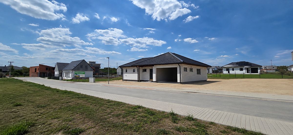 Prodej rodinného domu 165 m², pozemek 662 m² – fotografie 2