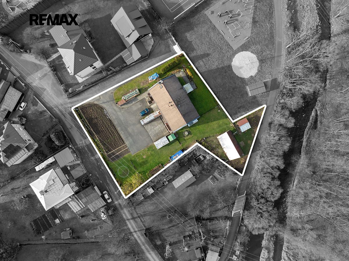Prodej rodinného domu 366 m², pozemek 2052 m² – fotografie 2