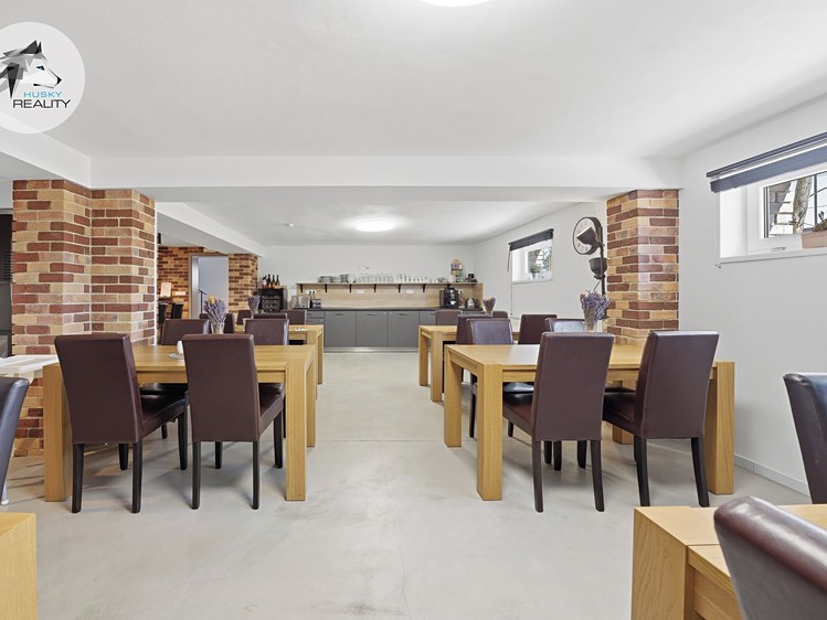 Prodej komerčního prostoru, 319 m² (56 z 80)