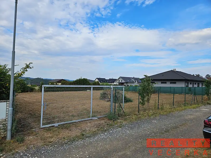 Prodej stavebního pozemku 1249 m², Bavoryně – náhled fotky 2