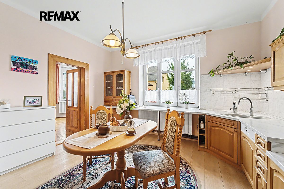 Prodej rodinného domu 186 m², pozemek 943 m² – fotografie 4