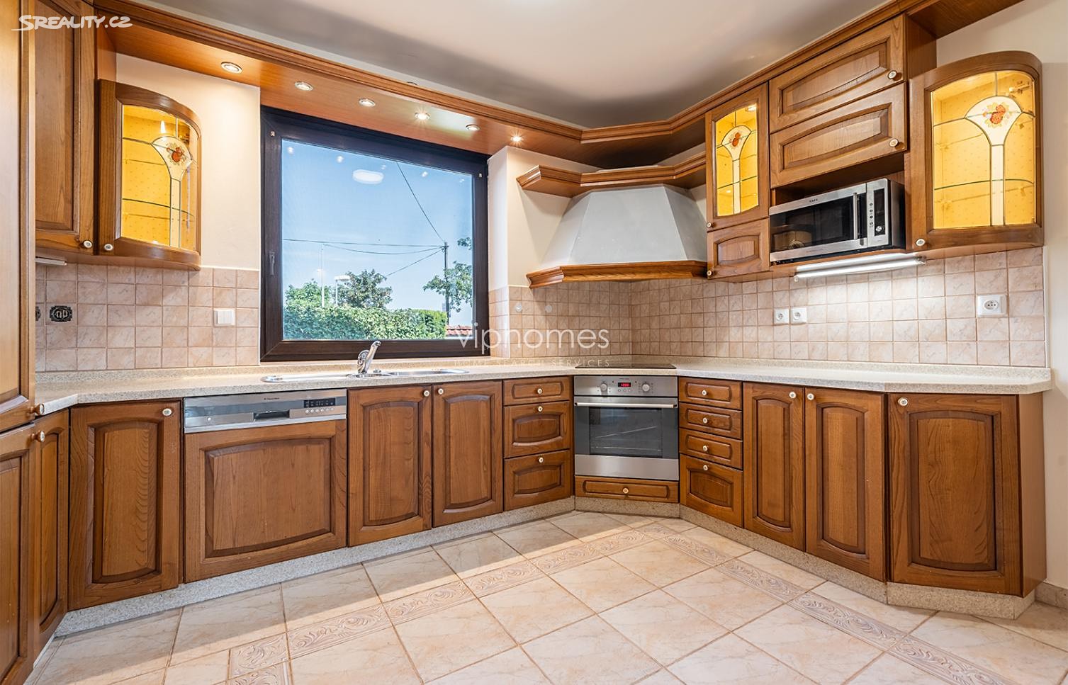 Pronájem  vily 280 m², pozemek 563 m² – pohled 3