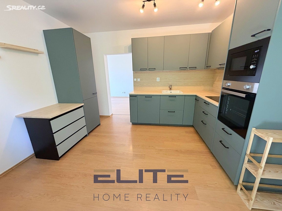 Pronájem bytu 3+1 72 m² – pohled 2