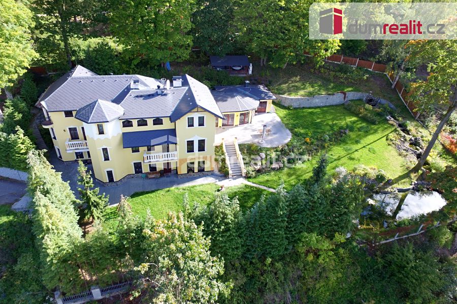 Prodej vily 734 m², pozemek 2573 m²