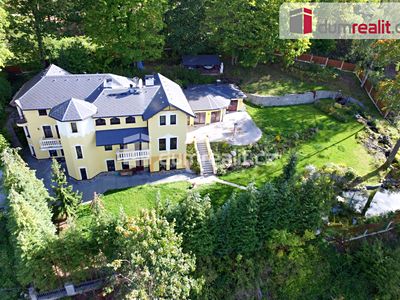 Prodej vily 734 m², pozemek 2573 m²