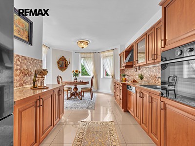 Prodej  rodinného domu 285 m², pozemek 968 m²