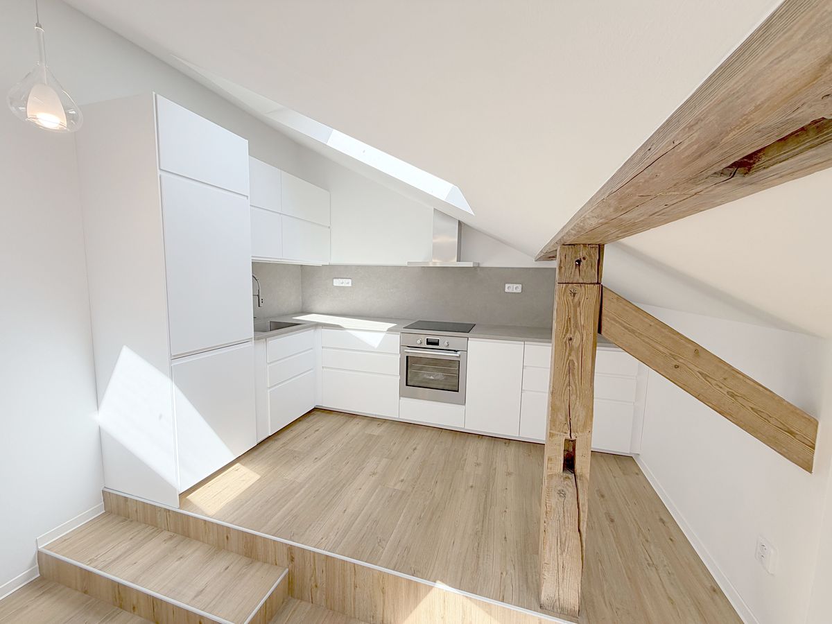 Pronájem bytu 4+kk 91 m² (Podkrovní)