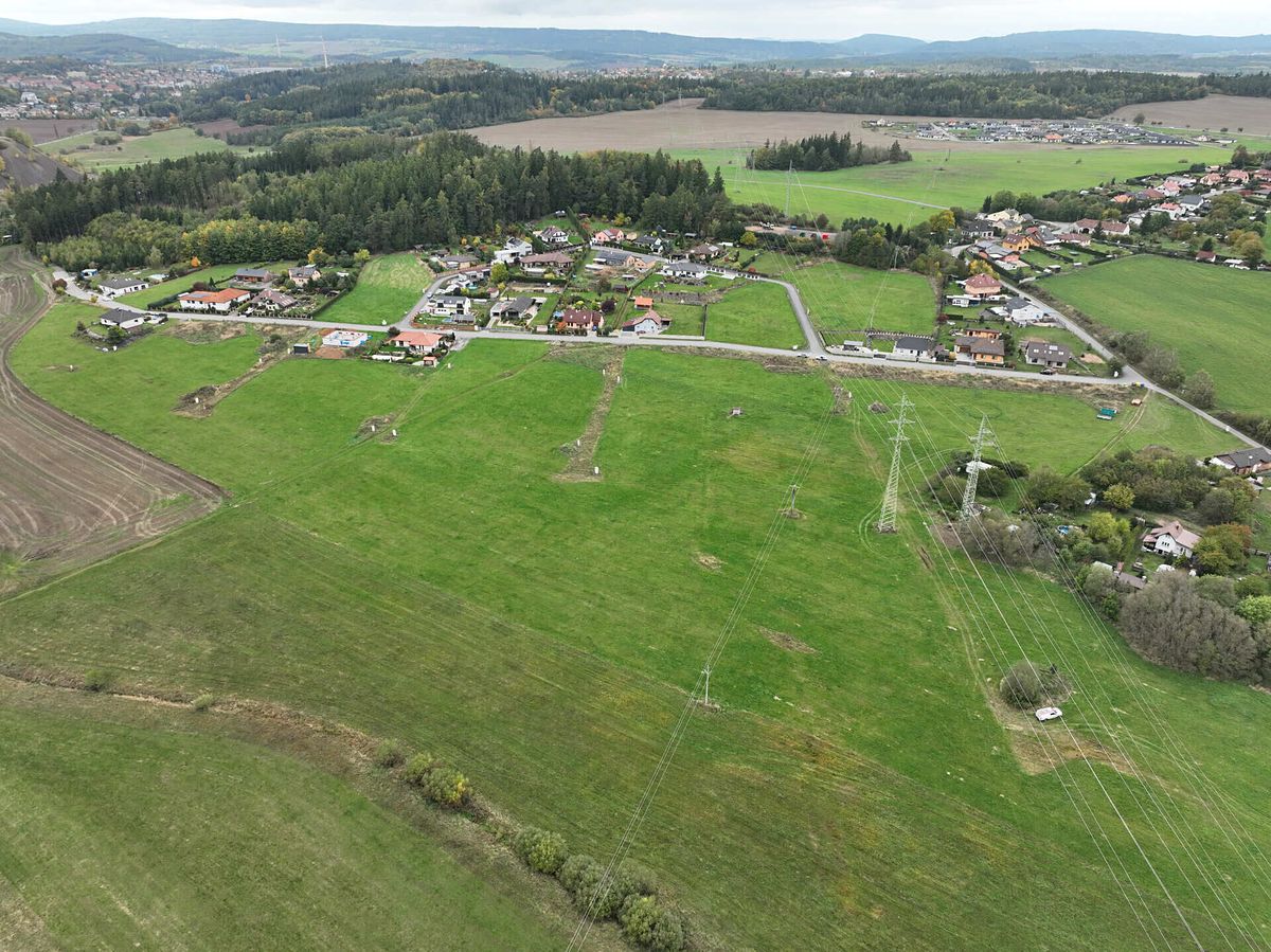 Prodej stavebního pozemku 983 m² – fotografie 2