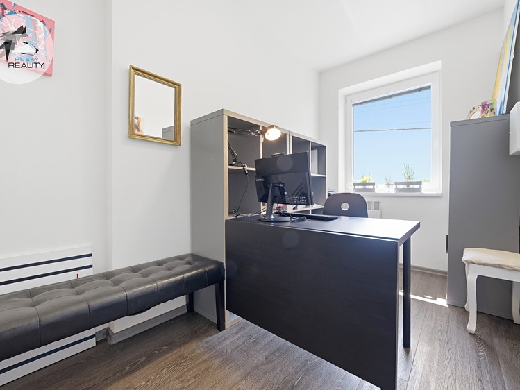 Prodej komerčního prostoru, 319 m² (64 z 80)