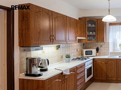 Prodej podílu 1/2  vícegeneračního domu 255 m², pozemek 1 224 m² — photo 4