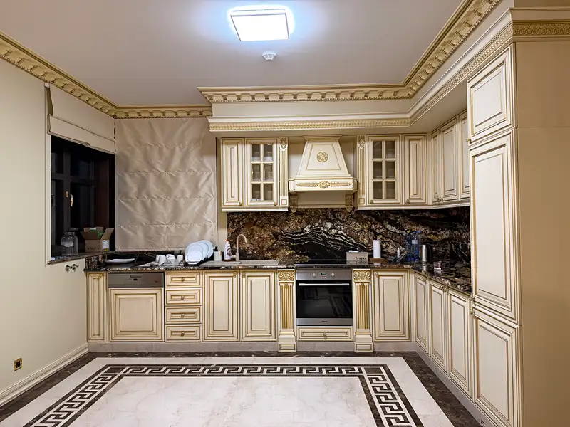 Prodej rodinného domu 450 m², pozemek 990 m², Praha – náhled fotky 2