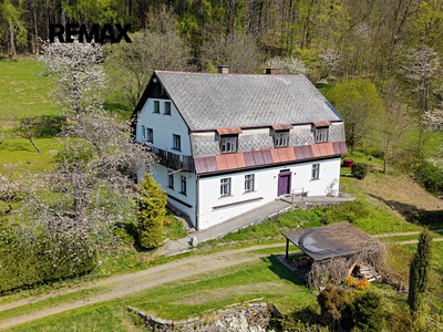 Prodej  rodinného domu 460 m², pozemek 10 355 m²