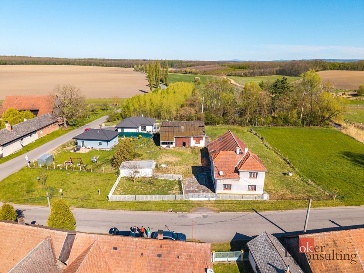 Prodej rodinného domu 155 m², pozemek 1352 m² – fotografie 2