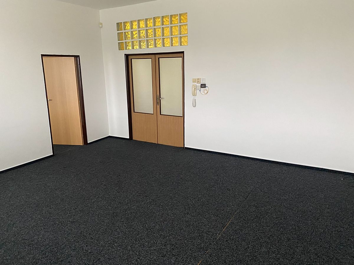 Pronájem kanceláře 157 m² – fotografie 3