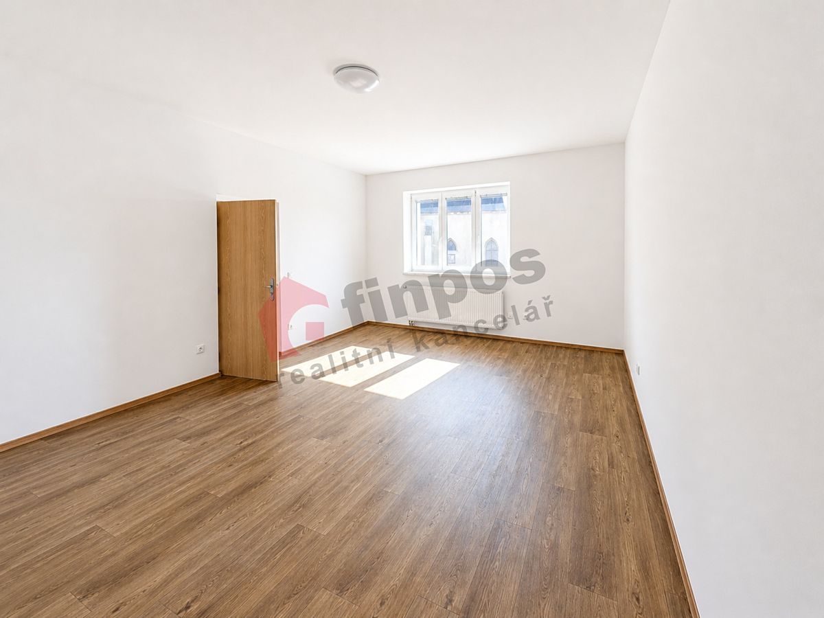 Pronájem bytu 2+kk 79 m² – fotografie 3