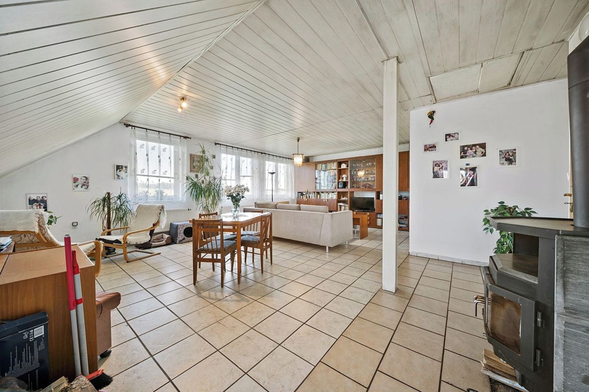 Prodej rodinného domu 300 m², pozemek 594 m² – fotografie 3
