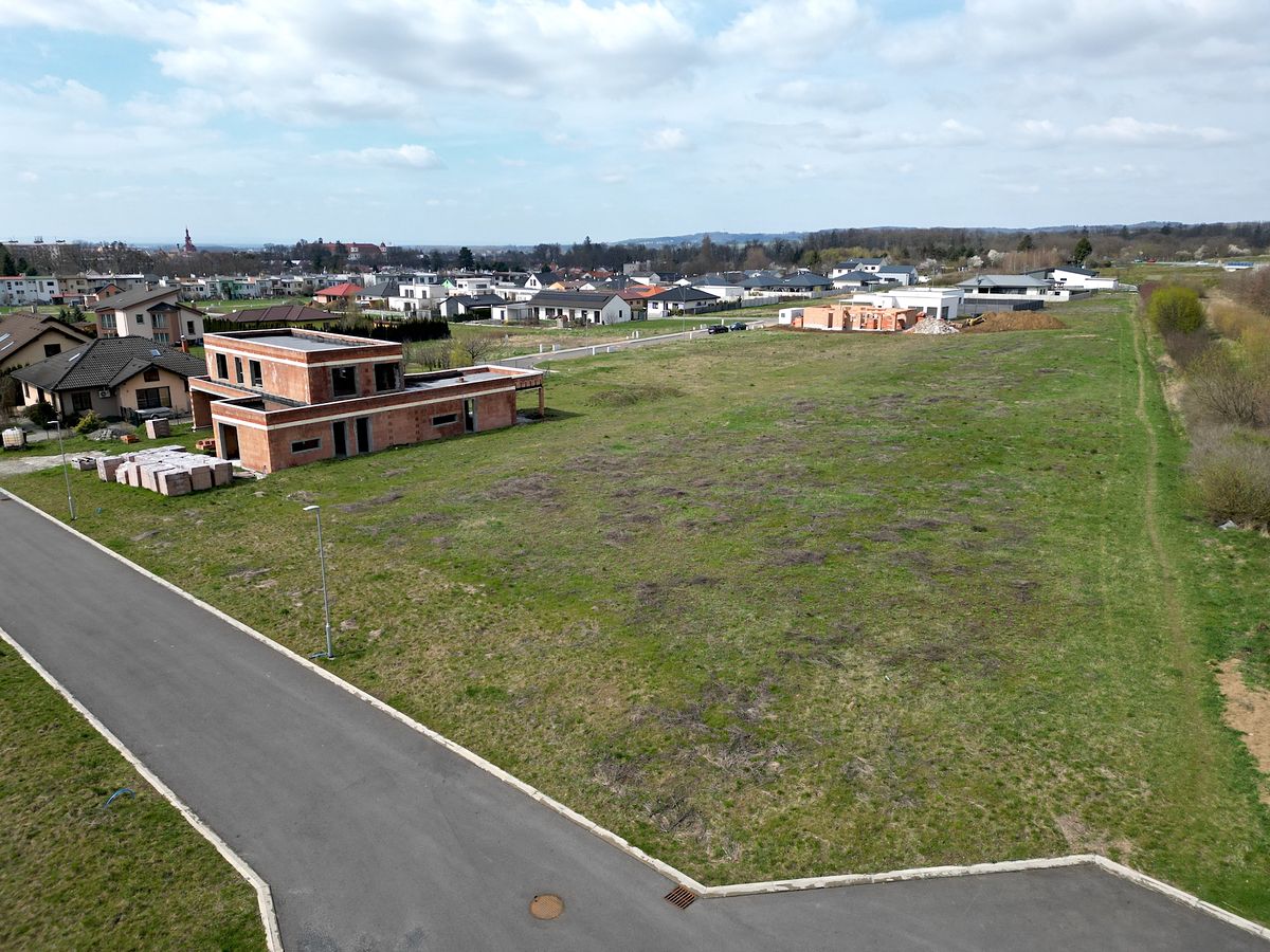 Prodej stavebního pozemku 1332 m² – fotografie 2