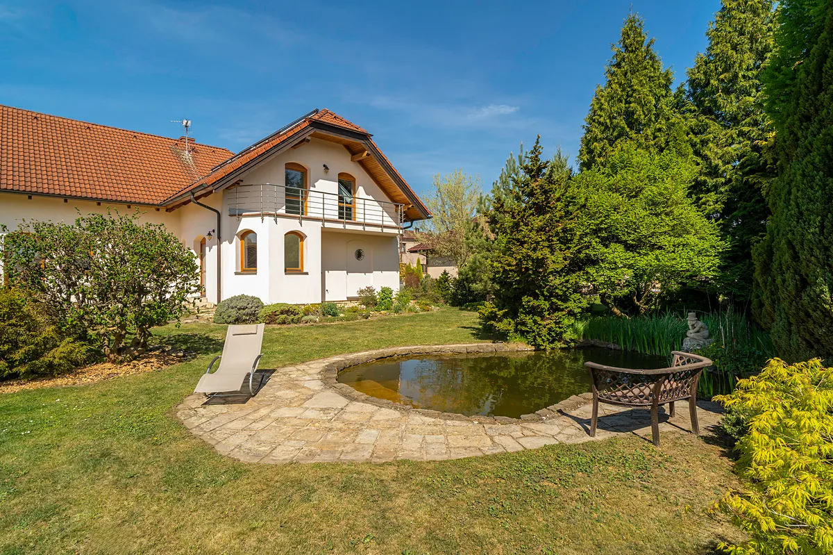 Prodej rodinného domu 237 m², pozemek 1323 m²