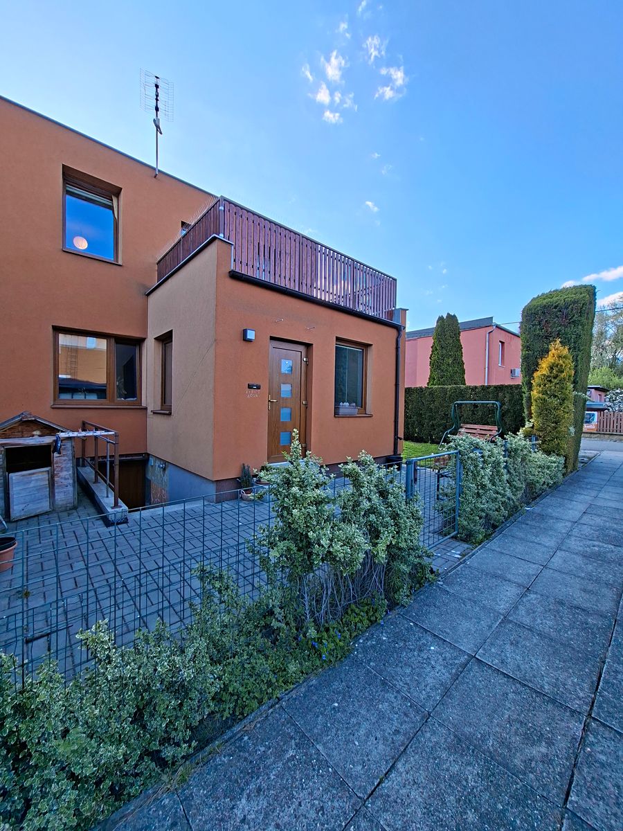 Prodej rodinného domu 86 m², pozemek 140 m² – fotografie 2