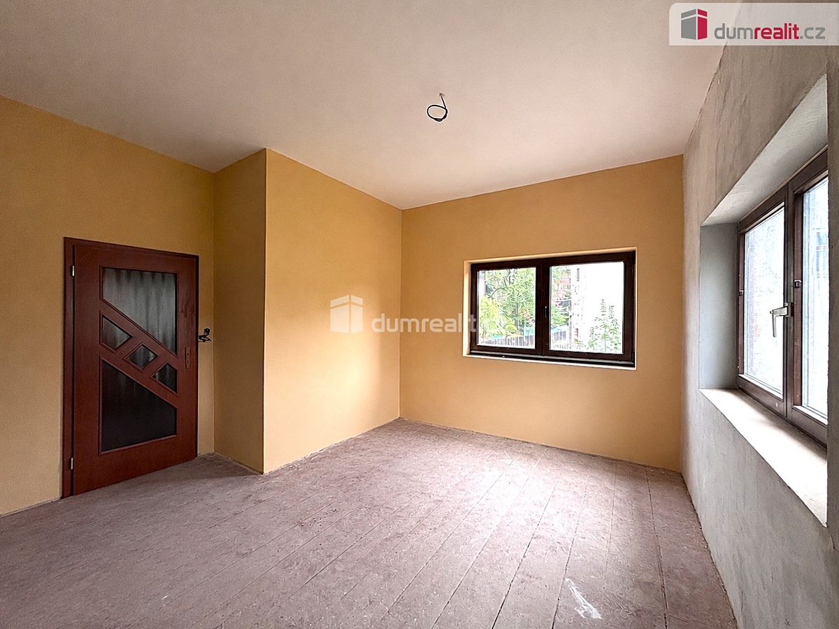 Prodej rodinného domu 300 m², pozemek 377 m² – fotografie 4