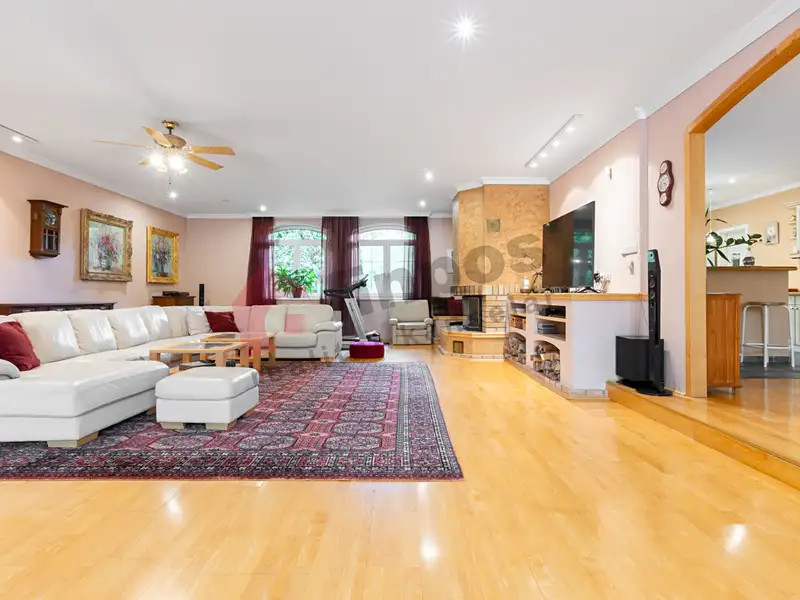 Prodej vily 386 m², pozemek 3822 m², Hvězdonice – náhled fotky 2