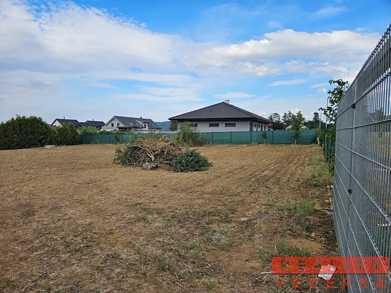 Prodej stavebního pozemku 1249 m², Bavoryně – náhled fotky 3