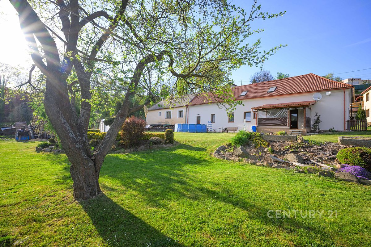 Prodej rodinného domu 180 m², pozemek 1679 m²