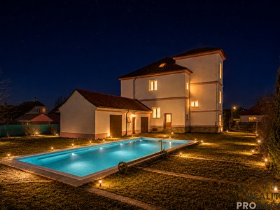 Prodej  vily 405 m², pozemek 1 796 m²