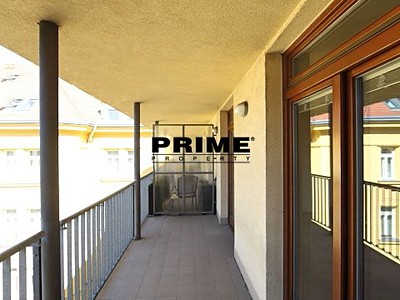 Pronájem bytu 4+1 147 m² (Mezonet) — photo 3