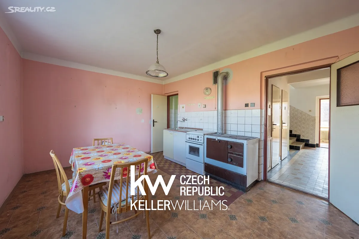 Prodej rodinného domu 250 m², pozemek 1255 m² – pohled 6